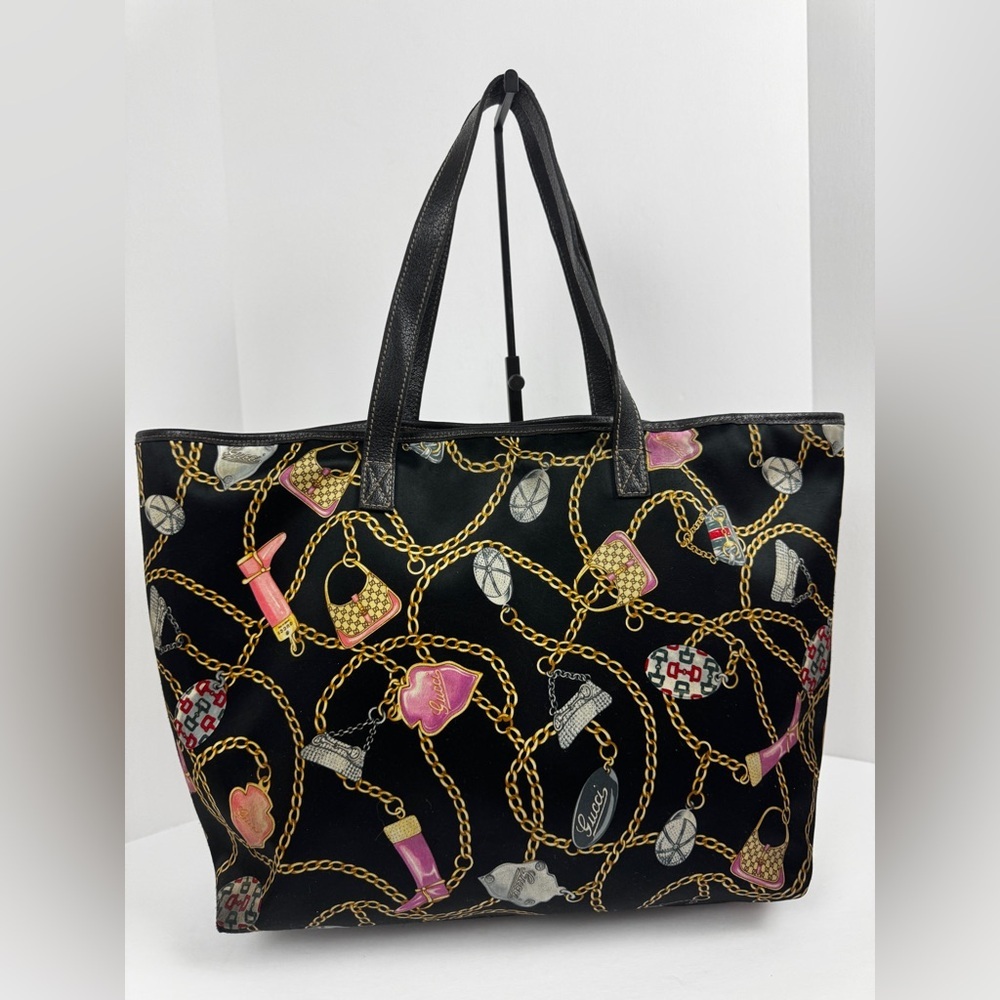 Gucci Vintage Elegant Black Tote Bag with Gold Chain Design